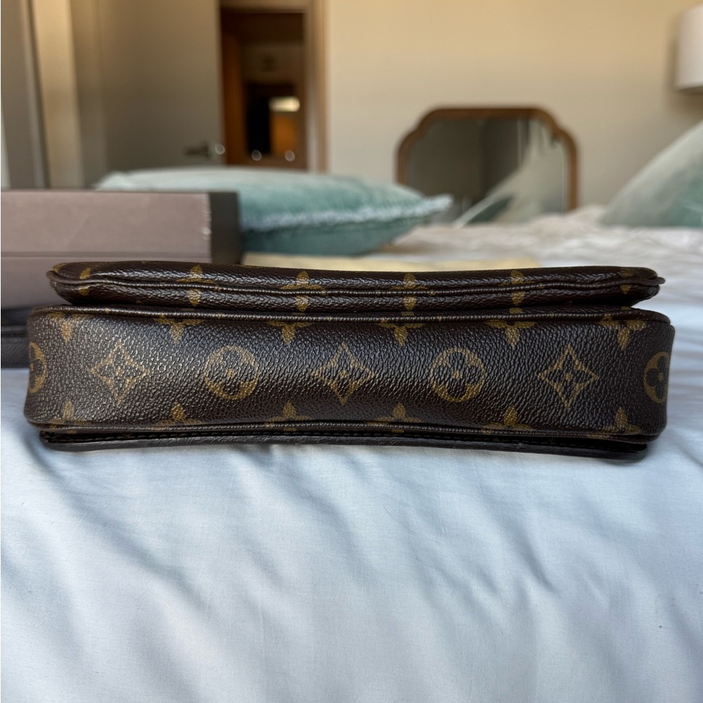Louis Vuitton Pochette Métis - Picture 3 of 13